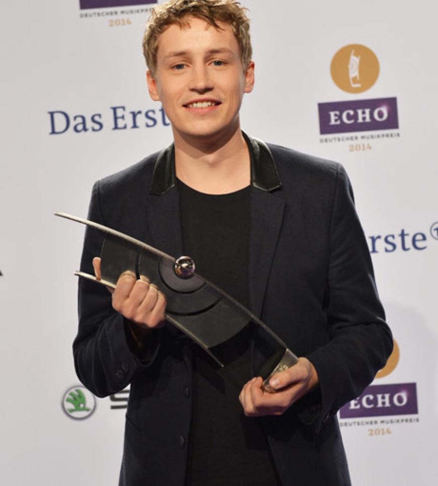Und auch Mädchenschwarm Tim Bendzko bekam eine Trophäe. Er gewann in der Kategorie
