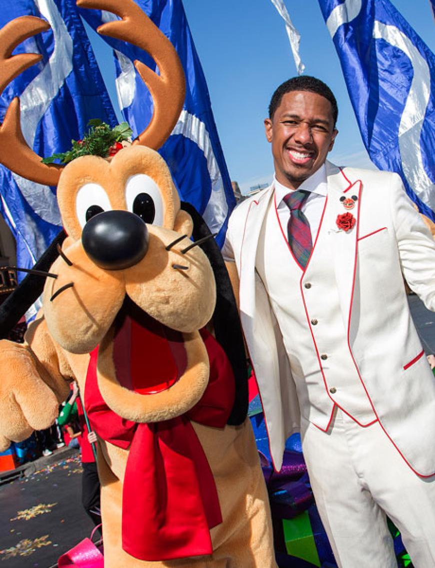 Nick Cannon (Ehemann von Mariah Carey) geht mit Pluto Gassi