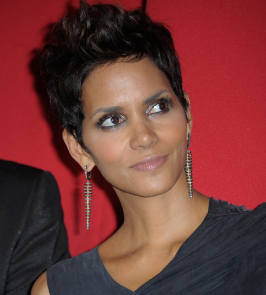 Reichlich Drama und Chaos herrschte 2012 bei Halle Berry: Der Sorgerechts-Streit mit ihrem Ex Gabriel Aubry um Tochter Nahla raubte der Oscar-Siegerin reichlich Kraft. Höhepunkt der Schlammschlacht war eine Schlägerei zwischen Aubry und ihrem derzeitigen Freund Olivier Martinez