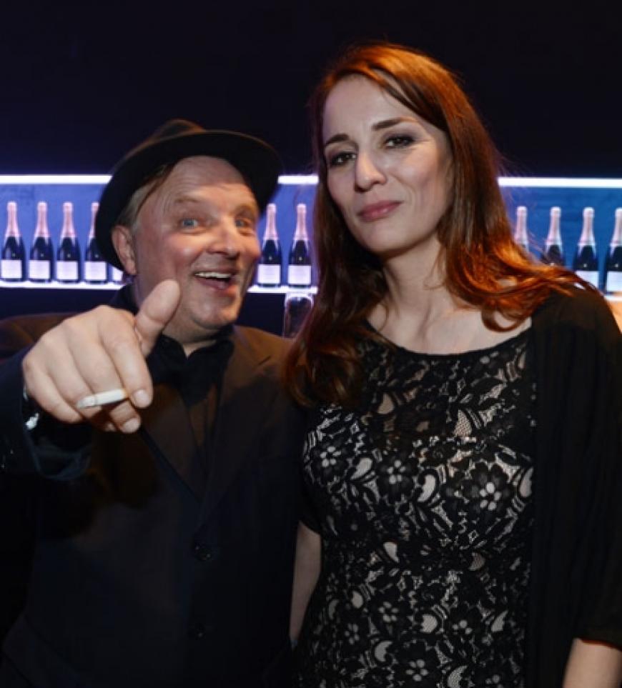 Ende Oktober verrät Axel Prahl, dass er sich nach drei Jahren von seiner Freundin Maria getrennt hat. Zwei Wochen später zeigt er seine Neue Silja (Foto).