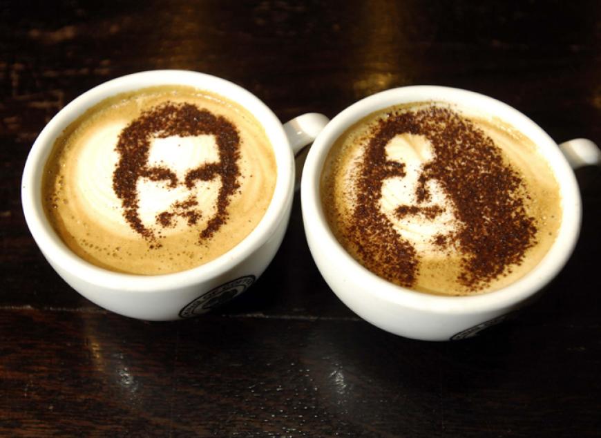 Wer will da schon Herzchen oder Blümchen als Kakaopuder-Deko auf dem Cappucino ...