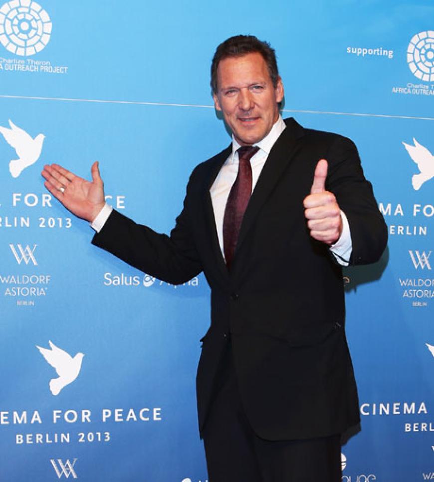 Daumen hoch: Action-Star Ralf Möller ist gut drauf