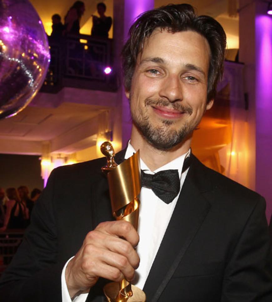 Trennte sich auch auf der Party nicht von seiner Lola: Florian David Fitz