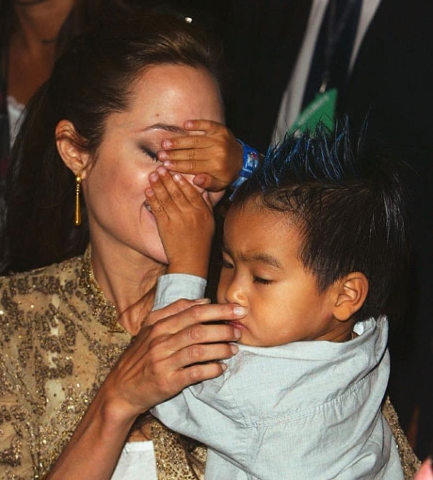 Maddox Chivan Jolie-Pitt wurde am 5. August 2001 in Kambodscha als Rath Vibol geboren. Adoptiert wurde er noch im gleichen Jahr. Durch seinen auffälligen Iro-Schnitt wurde er in jungen Jahren zum