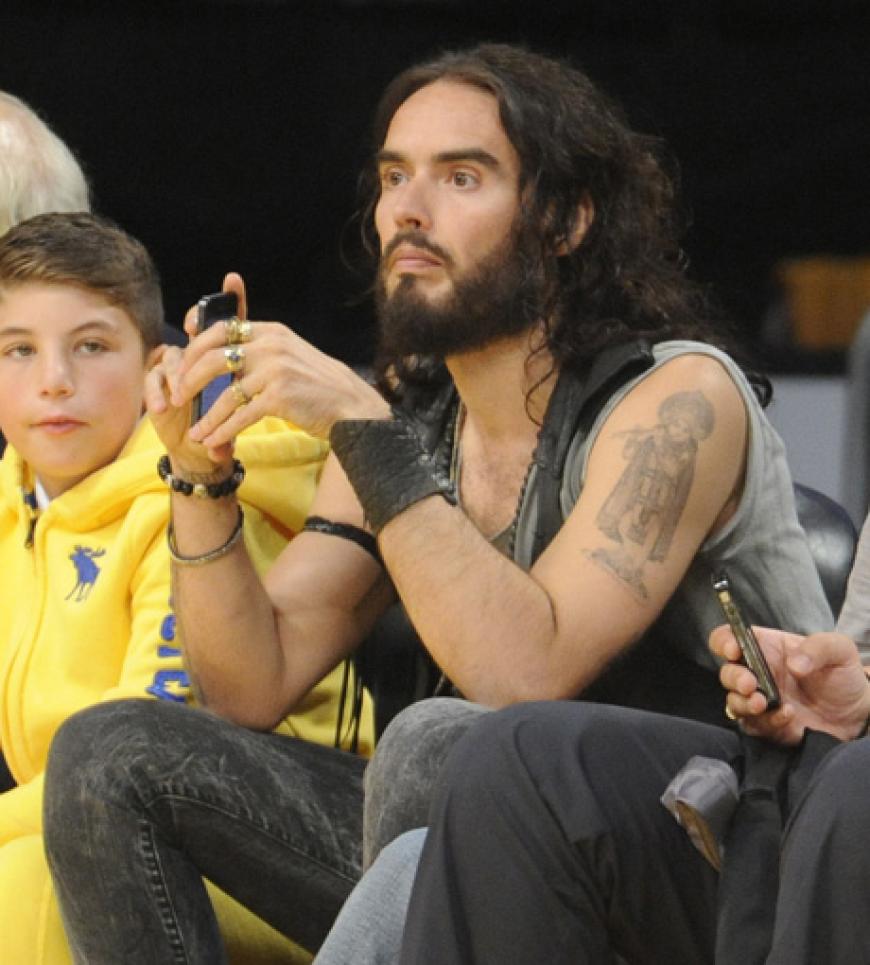 Russell Brand schaute nicht begeistert. Ob's am Spiel oder am unfreiwilligem Aufeinandertreffen mit seiner Ex-Frau Katy Perry lag?