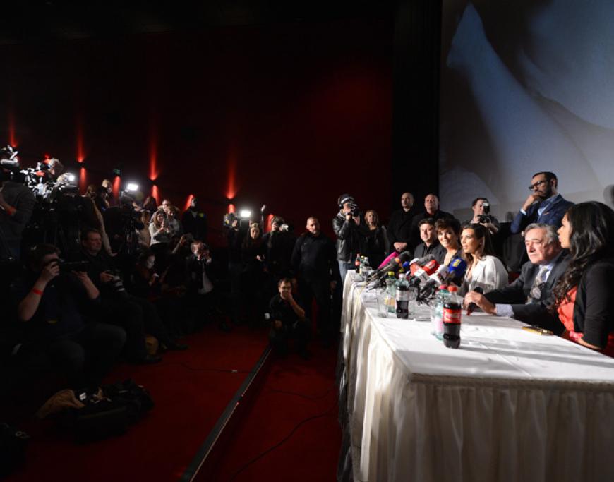 Bei einer Pressekonferenz standen die Kardashians im Mittelpunkt des Blitzlichtgewitters