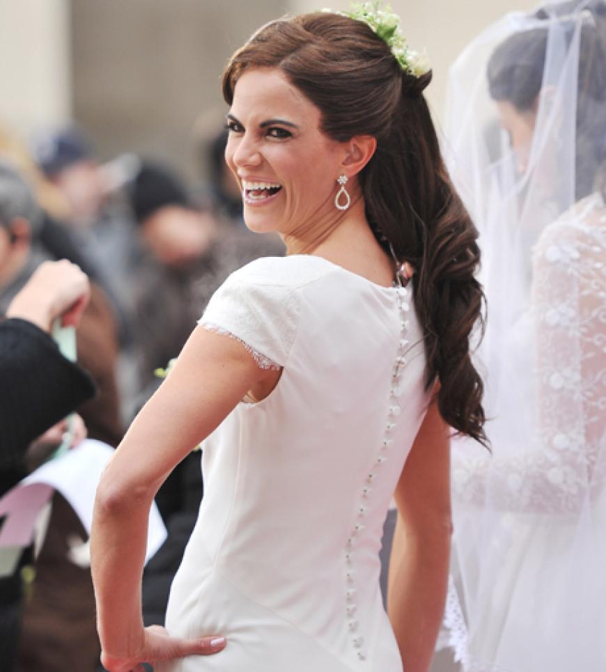 ... Natalie Morales machte den Auftritt perfekt und kam als Trauzeugin Pippa Middleton