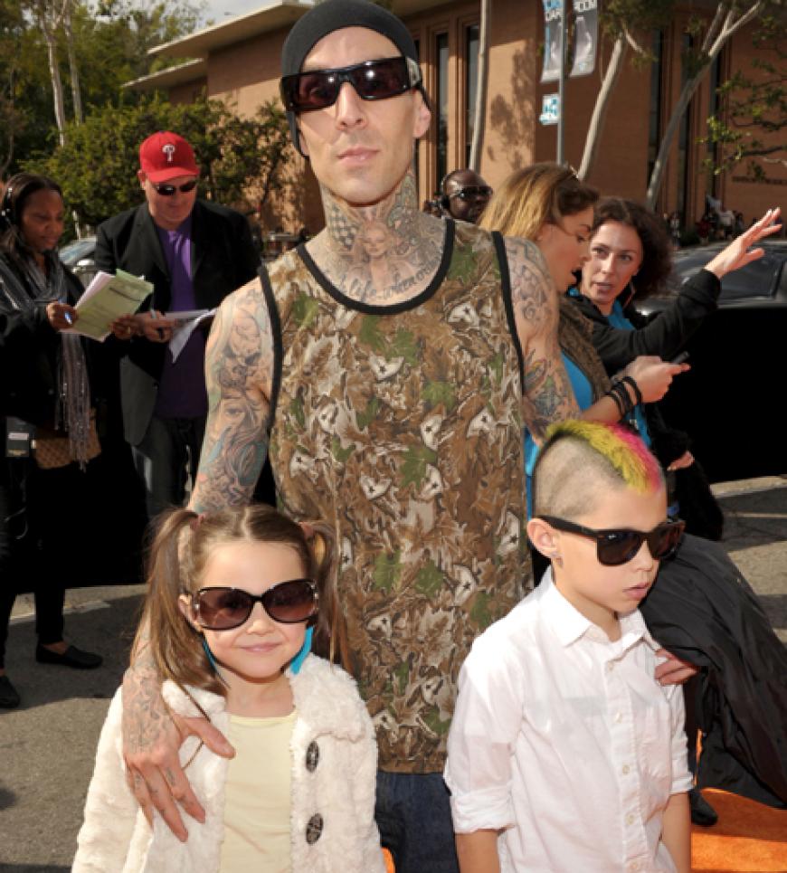 Musiker Travis Barker brachte seine beiden Kids mit zur Veranstaltung