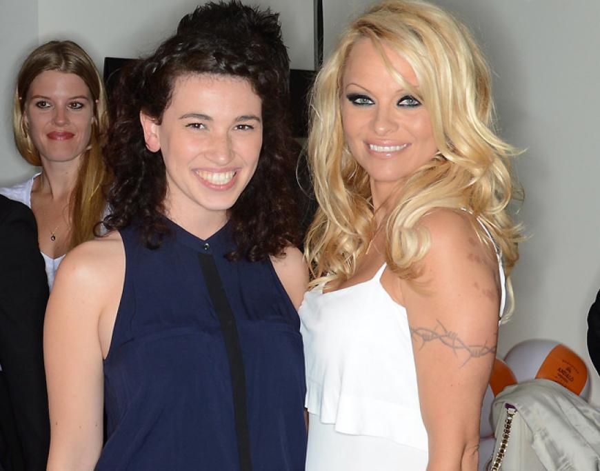 ... Pamela Anderson ...