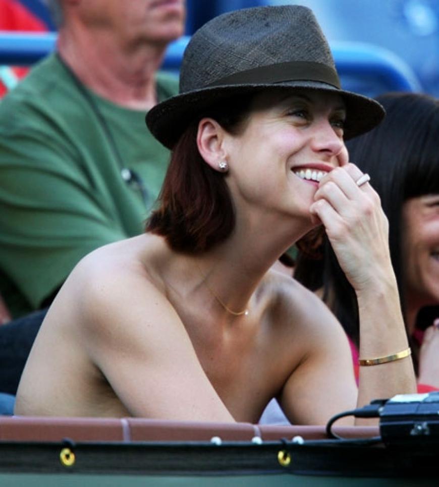 Für jede Gelegenheit: Kate Walsh trägt ihren Kopfschmuck sowohl privat ...