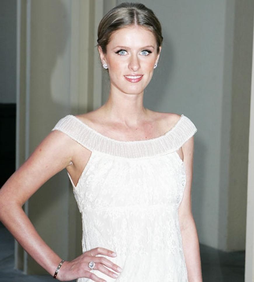 Nicky Hilton trug ein cremefarbenes Valentino-Spitzenkleid