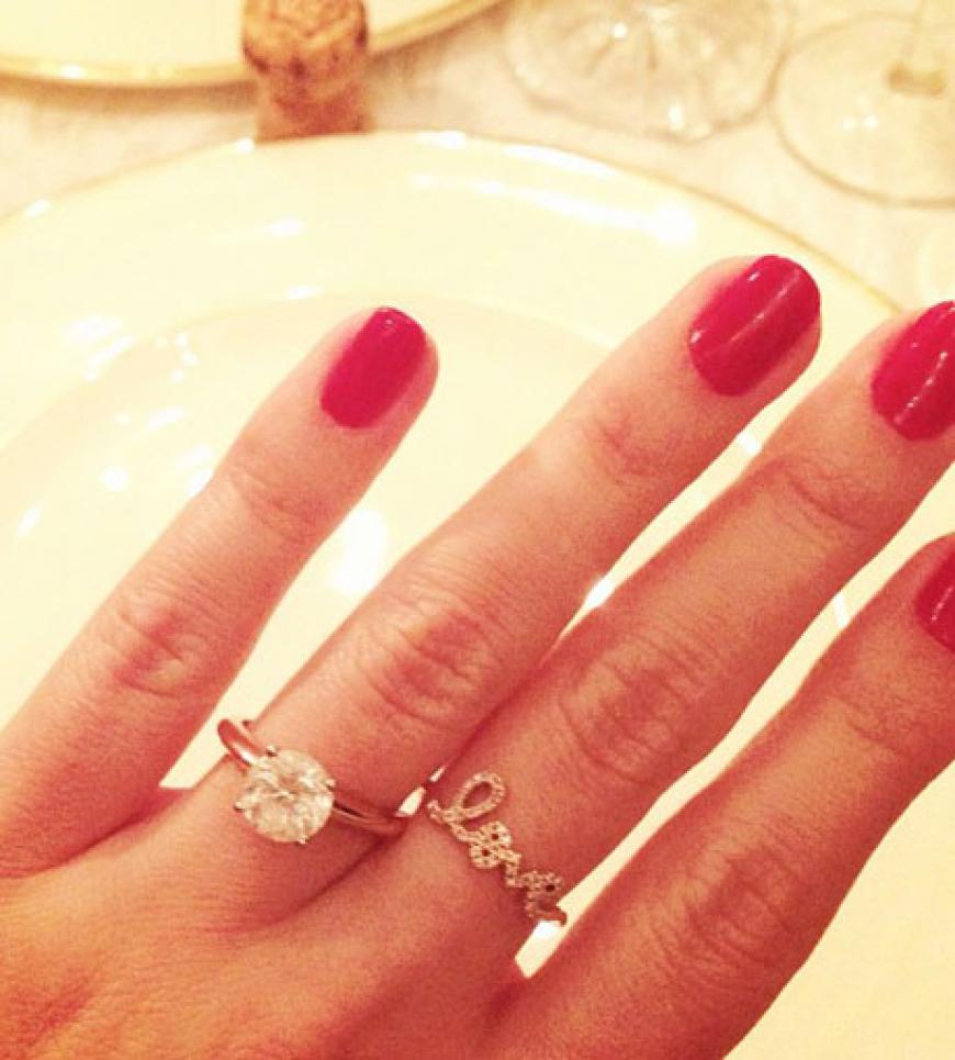 Etwas dezenter ist dieser Ring. Der rund geschliffene Diamant gehört zu ...
