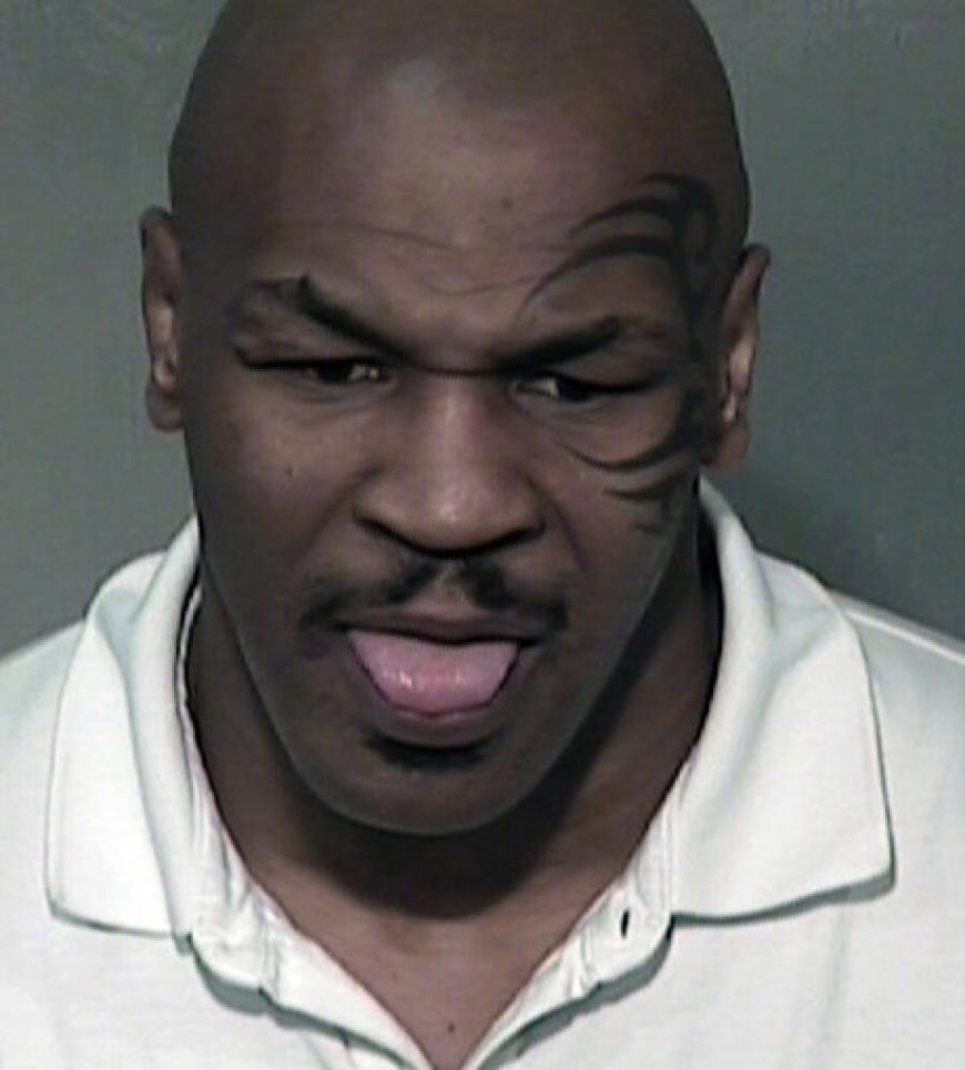 Box-Legende Mike Tyson gestand bei seiner Verhaftung 2006 seinen Drogenkonsum. Er hatte Kokain intus und entging einer Haftstrafe, weil er diesen zugab und sich in Therapie begab. Wenige Jahre vorher saß Tyson eine Haftstrafe wegen Vergewaltigung ab