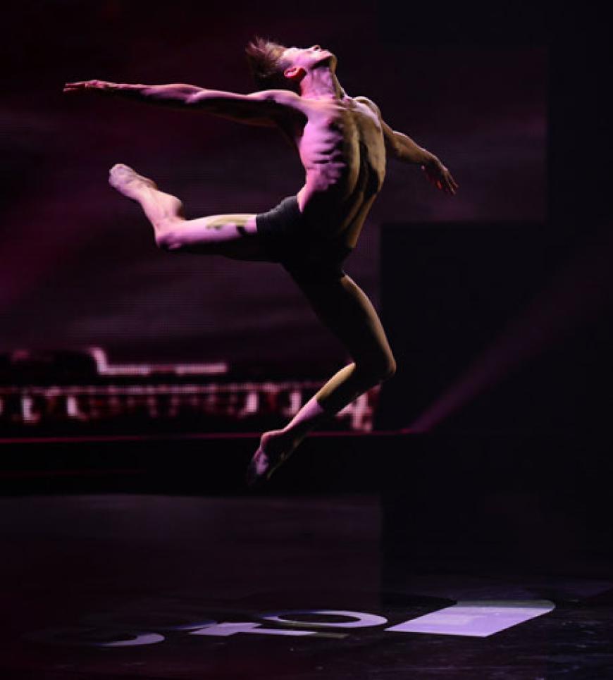 Ballett-Tänzer Dennis Mac Dao schwebte wie ein Schmetterling über die Bühne