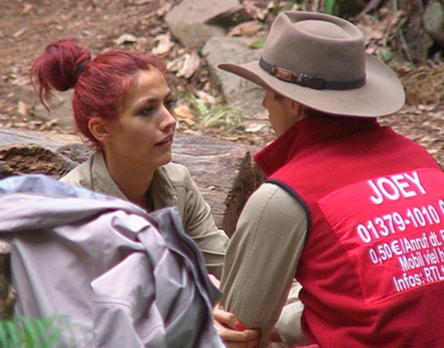 Fiona versucht Joey zu trösten und rät: