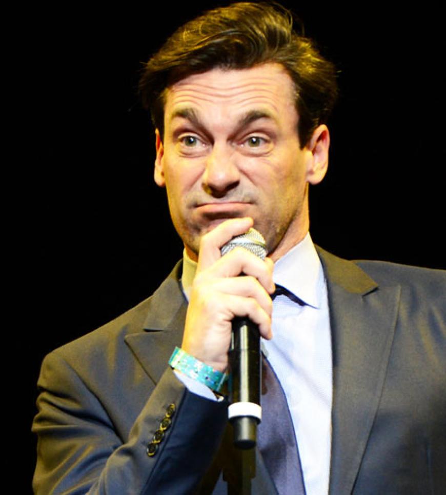 Schweres Los: Jon Hamms Penis soll so groß sein, dass Fans ihm eigene Tumblr-Seiten widmen Schweres Los: Jon Hamms Penis soll so groß sein, dass Fans ihm eigene Tumblr-Seiten widmen