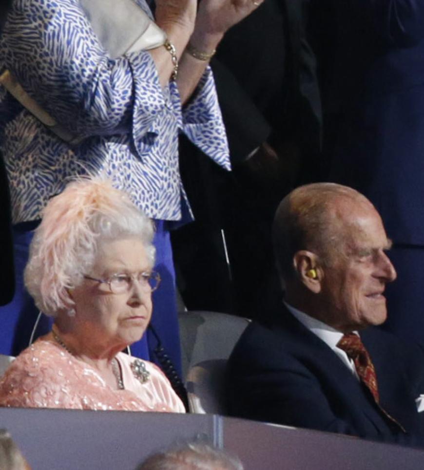 Am Montag, 27. Juli, wurden in London die Olympischen Spiele 2012 feierlich eröffnet. Nicht nur tausende Sportler ziehen die Spiele an - auch Promis zeigen sich sportbegeistert. Wer außer Queen Elzabeth II und Prinz Philip noch in London ist - OK! hat die Bilder