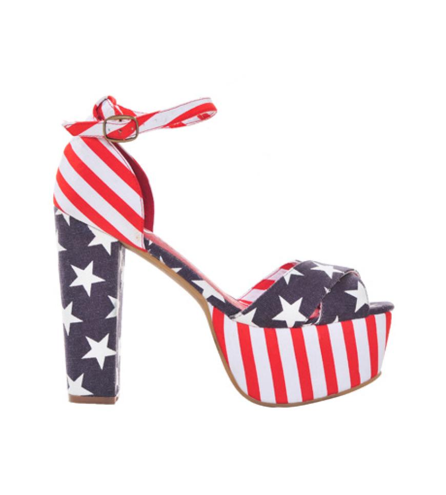 On top of the world: High-Heels von Jeffrey Campbell, ca. 120 Euro
