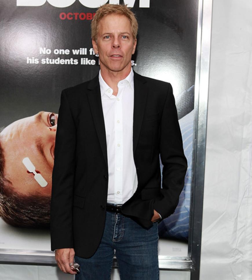 Greg Germann ist im Film als