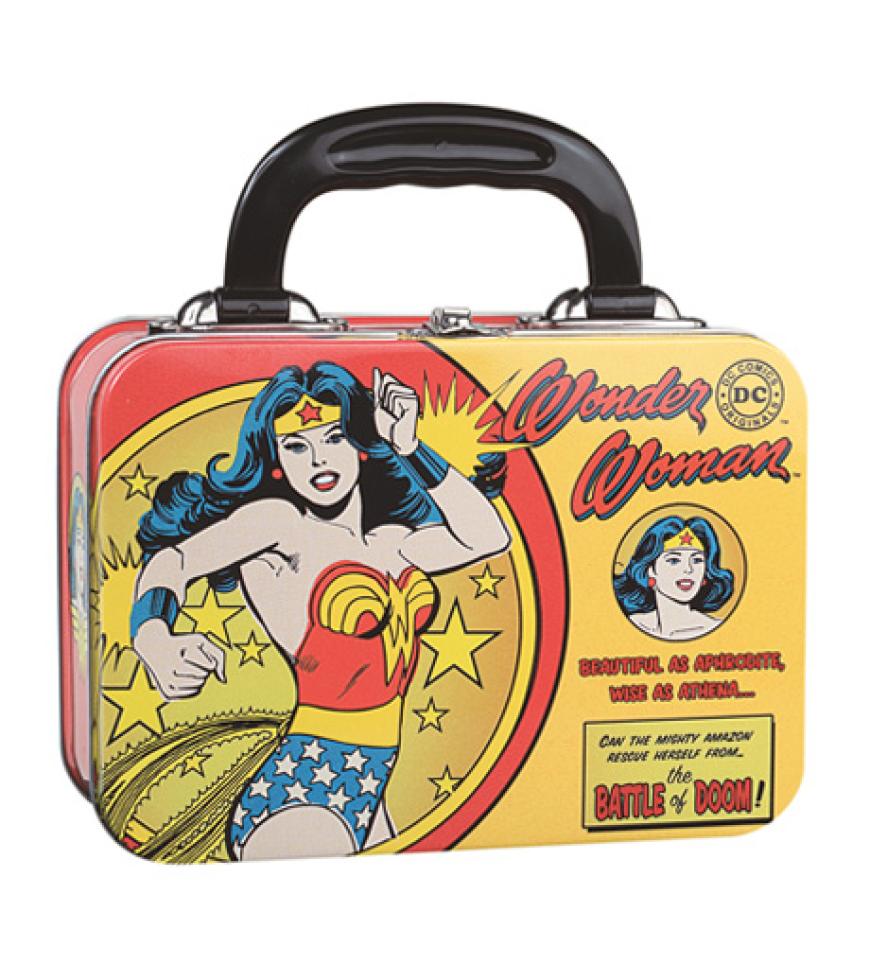 Da wird ihre Nichte garantiert neidisch sein, wenn Sie mit dieser coolen Wonder Woman Lunchbox auftauchen. Über paper-source.com, ca. 10 Euro