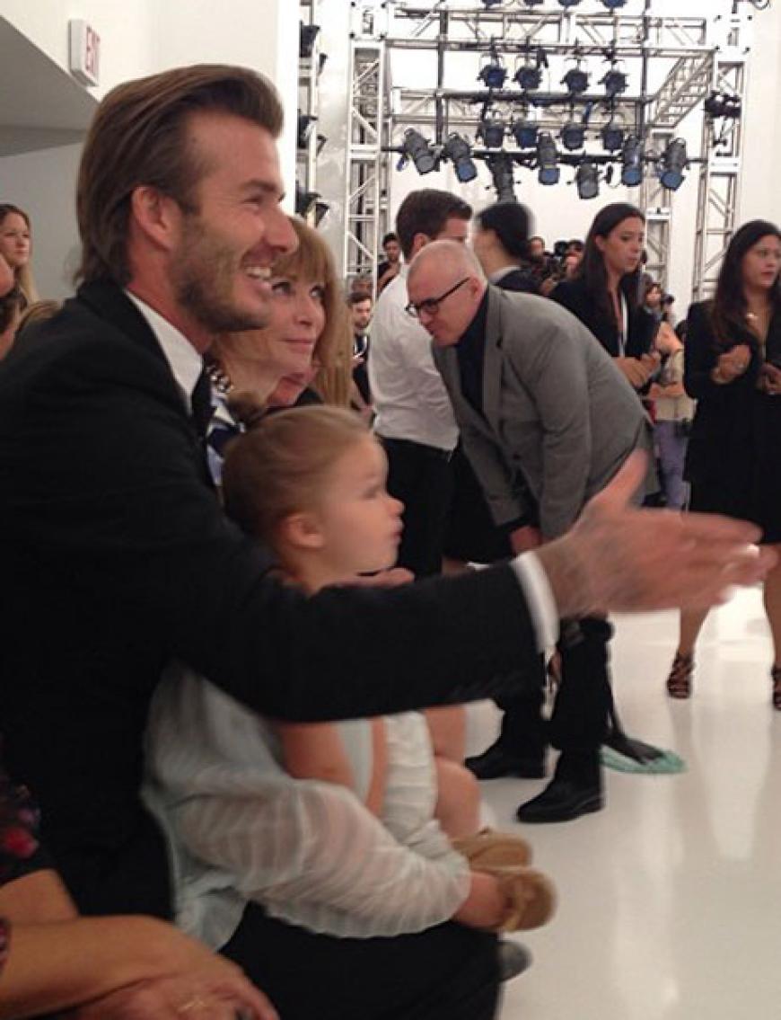 September 2013: Harper Seven in der Frontrow bei der Show von Victoria Beckham. Da hat sie ihrer Mutter eindeutig die Show gestohlen