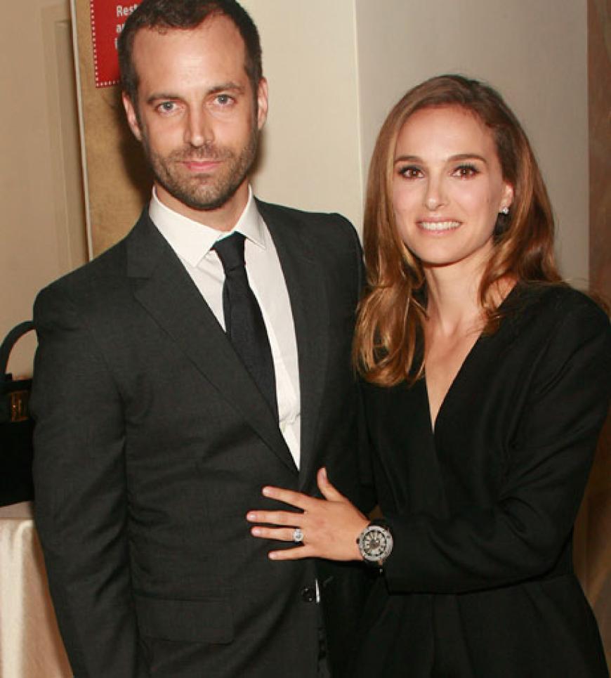 Im Dezember 2010 machte ihr der Balletttänzer und Choreograph Benjamin Millepied einen Heiratsantrag - inzwischen sind sie verheiratet und Eltern eines Sohnes