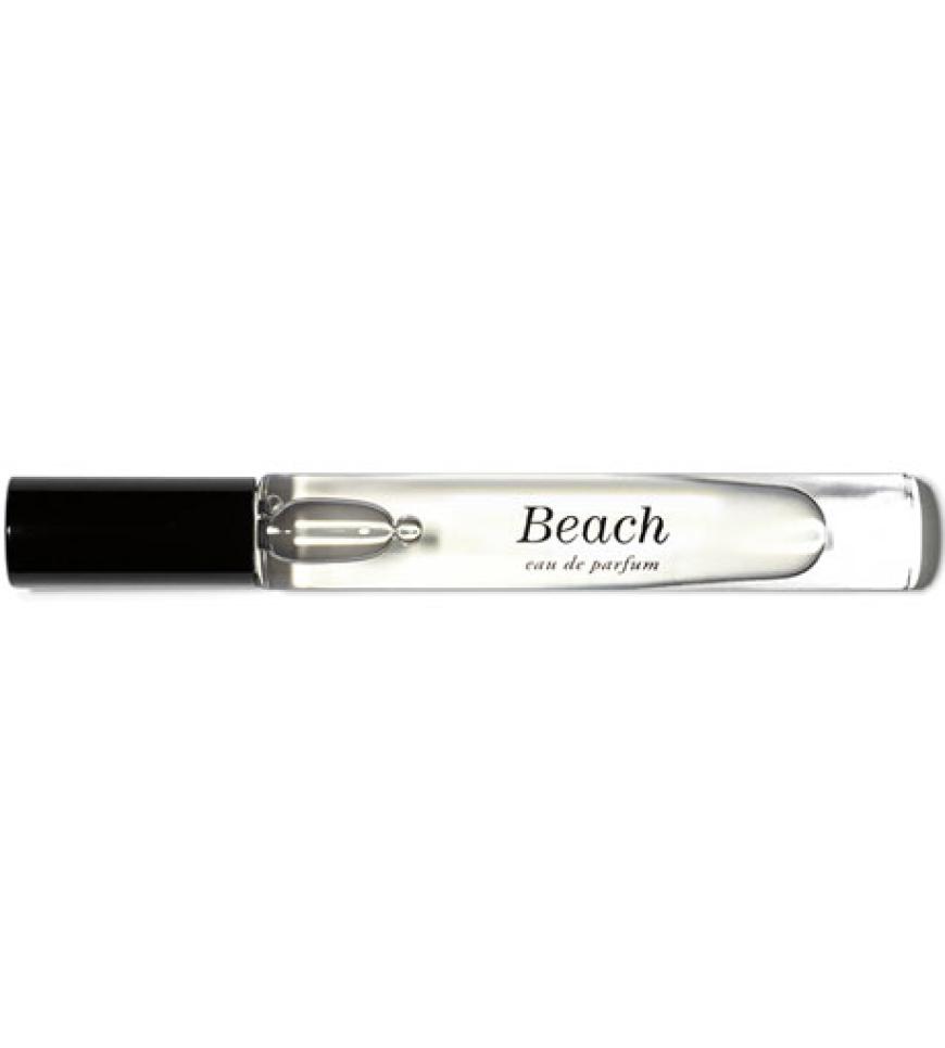 Parfum to go: perfekt für einen Strandausflug oder einen langen Abend: Bobbis Kult Klassiker Beach ist nun in einer tragbaren Rollerball Version (limitiert!) erhältlich. Der leichte und erfrischende Duft ruft warmen Sonnenschein und Meeresluft hervor. Bobbi Brown, 6 ml, ab 25 Euro