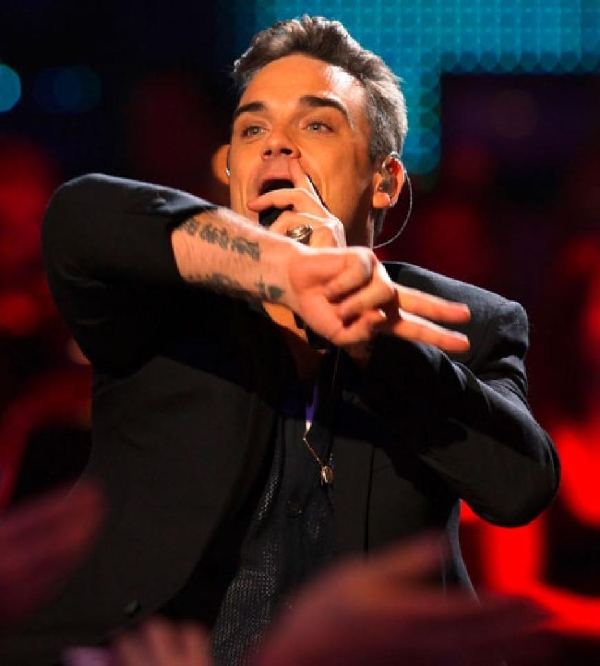 Robbie singt seinen neuen Song