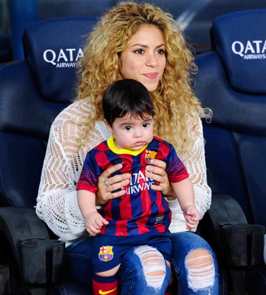 Neun Monate älter ist Milan, der Sohn von Shakira. Dafür geht er schon zum FC Barcelona, wo er am 14. September 2013 das Spiel seines Papas Gerard Piqué verfolgte