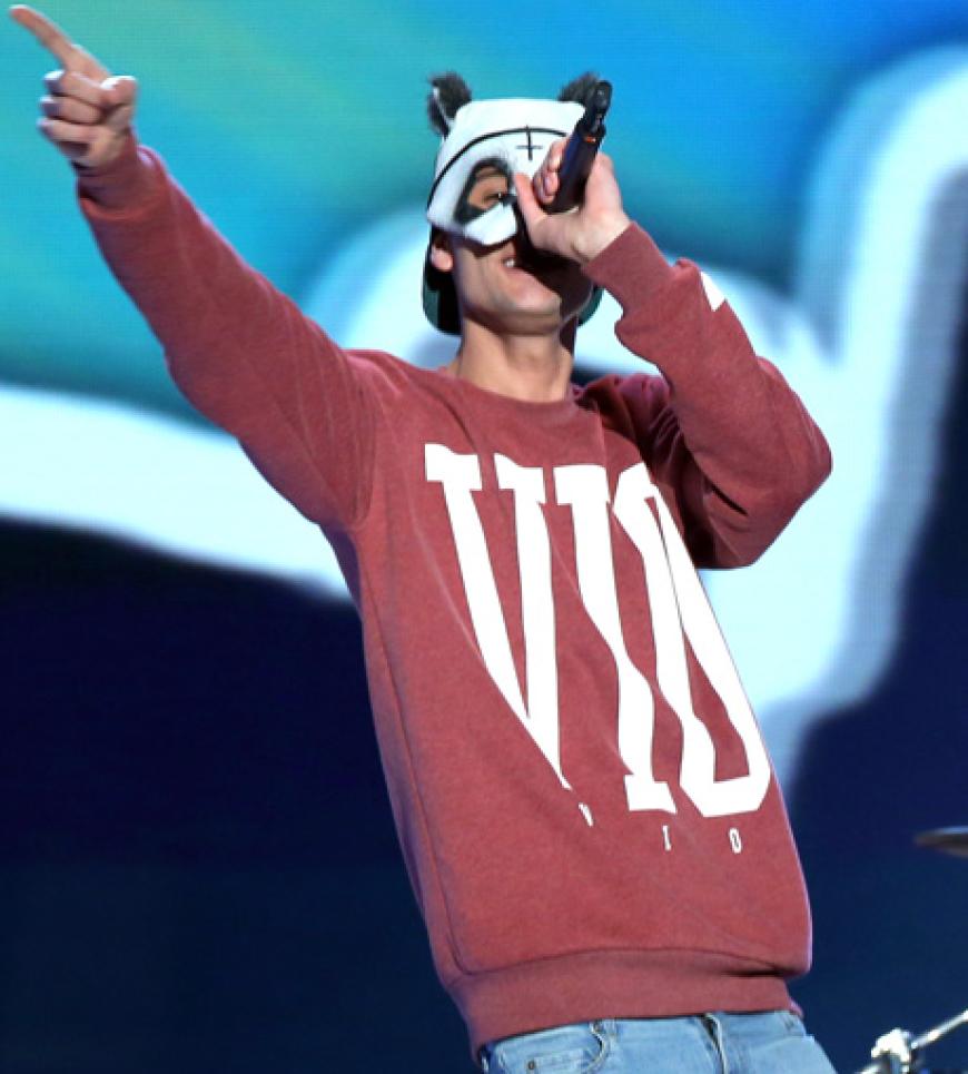 Erst der Bambi, dann die Bühne: Panda-Masken-Rapper Cro unterhielt das Publikum