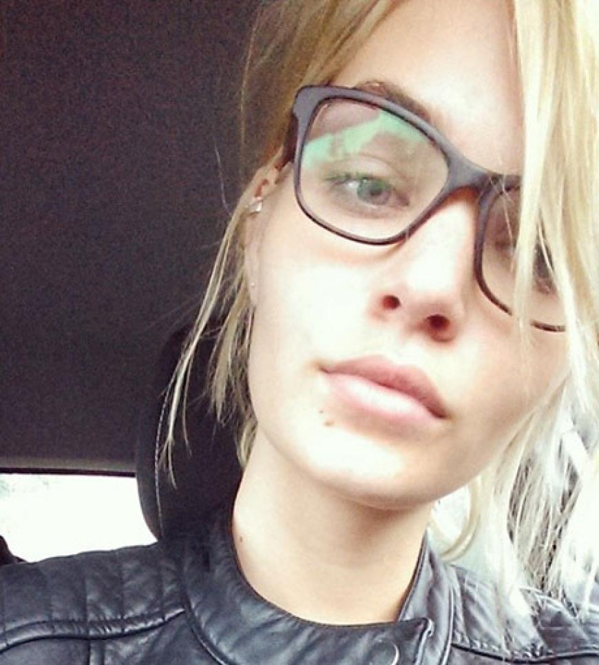 Auf diesem Foto ist das gut gebuchte Model Luisa Hartema kaum zu erkennen