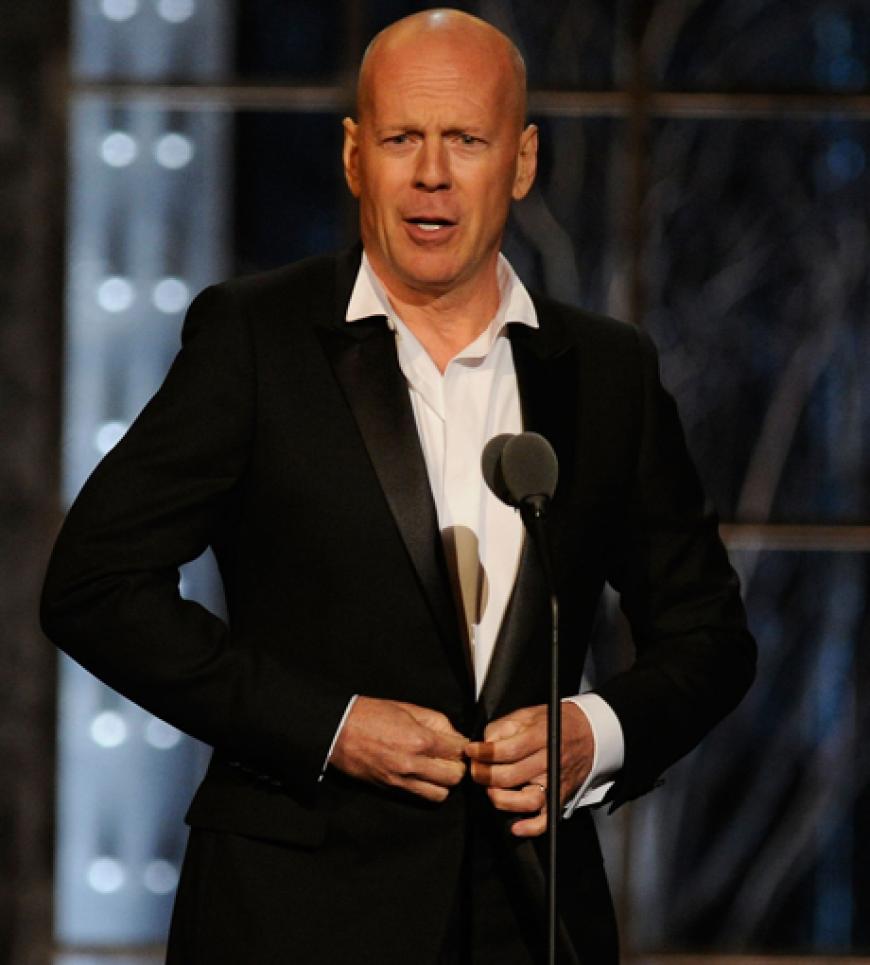 Lustig ging es am Wochenende in New York zu. Denn es wurden die Comedy Awards an herausragende Comedians der Branche vergeben. Hollywood-Star Bruce Willis zeigte sich von seiner komischsten Seite