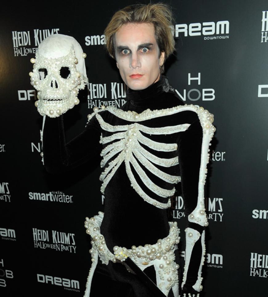 Austin Scarlett verkleidete sich als Skelett