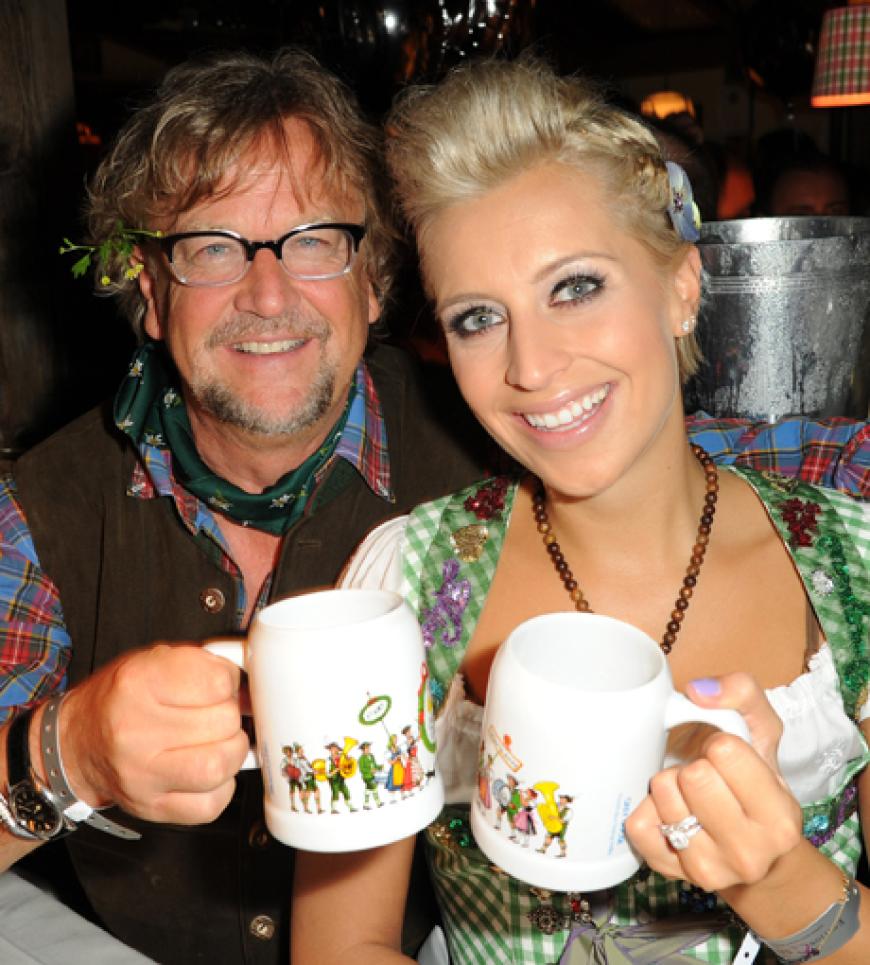 Heimspiel für Verena Kerth und ihren Freund Martin Krug. Das Paar ist inzwischen Stammgast auf der Wiesn