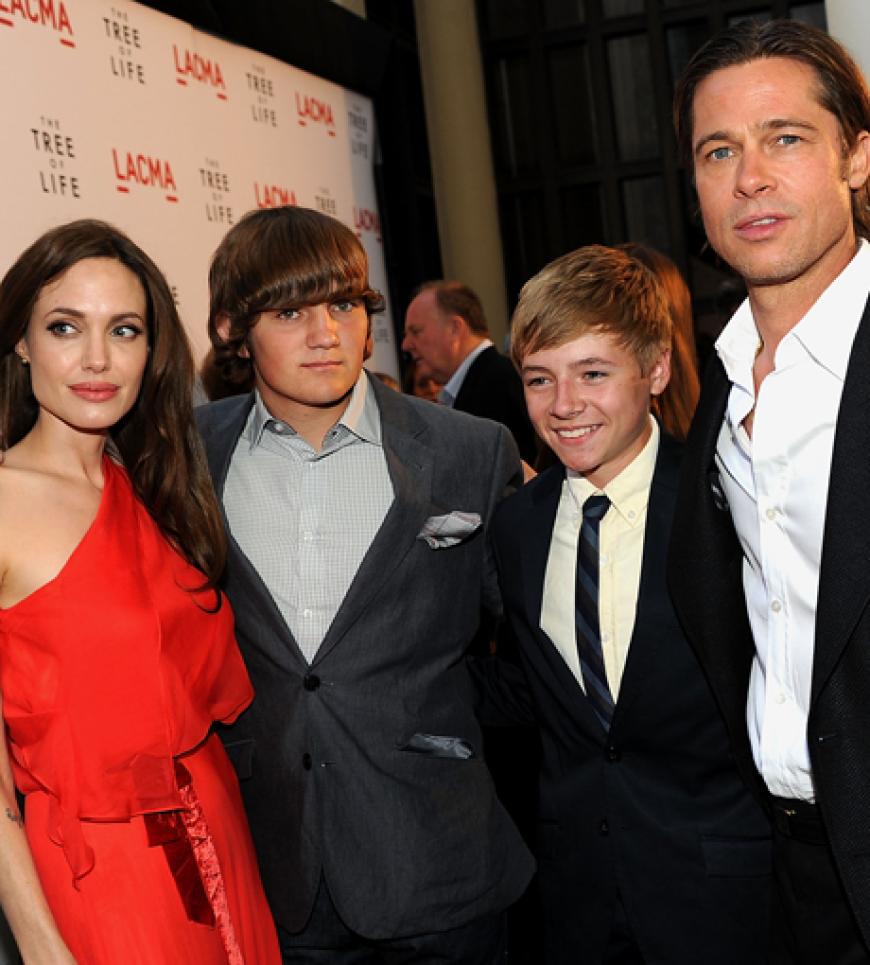 Brad und Angelina und die ganze Kinderschar: Gemeinsames Foto mit den Jung-Schauspielern Hunter McCracken, Laramie Eppler und Tye Sheridan