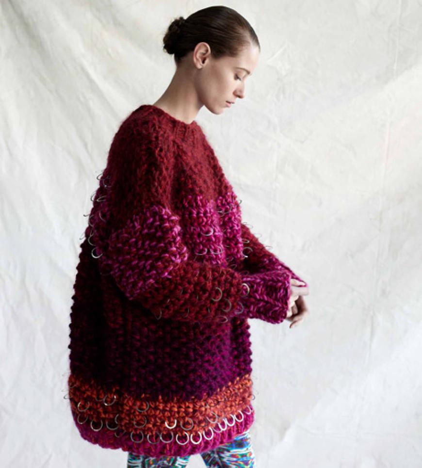 Dick eingepackt trotzen wir dem Winter. Und das war noch nie so stylish! Asos bestückt seinen Onlineshop mit abgefahrenen Strick-Designs wie diesem XL-Pulli mit Metallringen. Jetzt auf www.asos.de shoppen!