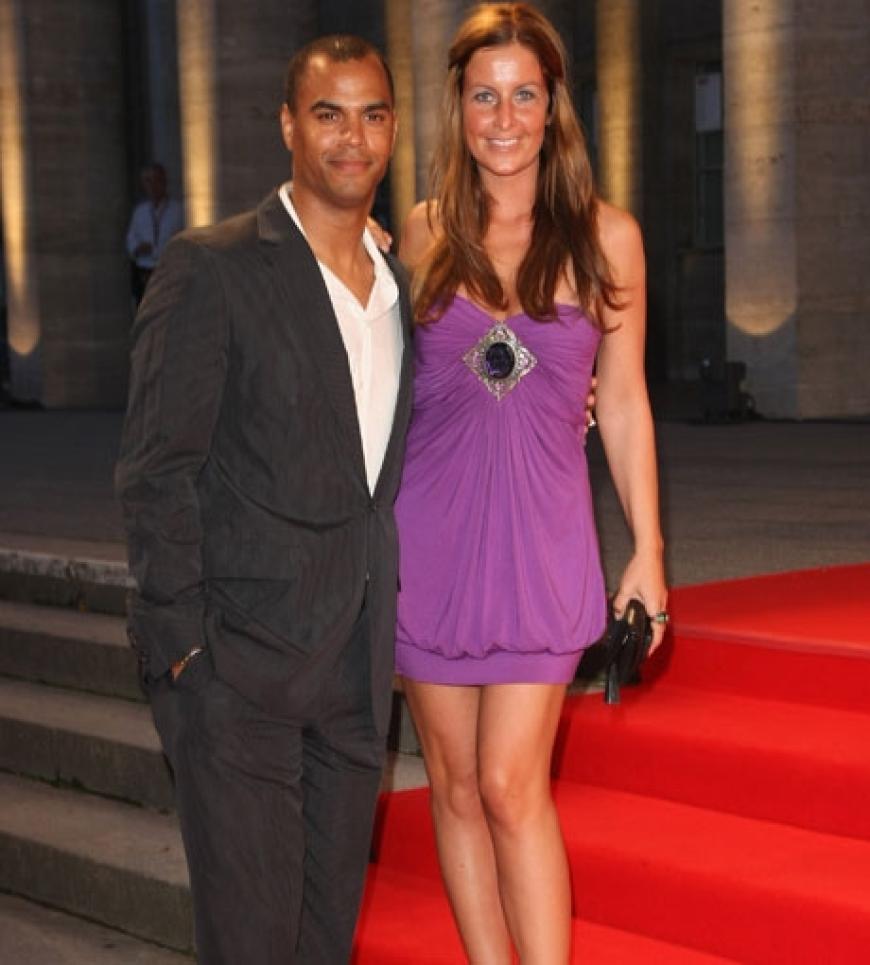 Charlotte Engelhardt posiert mit Moderator Patrice