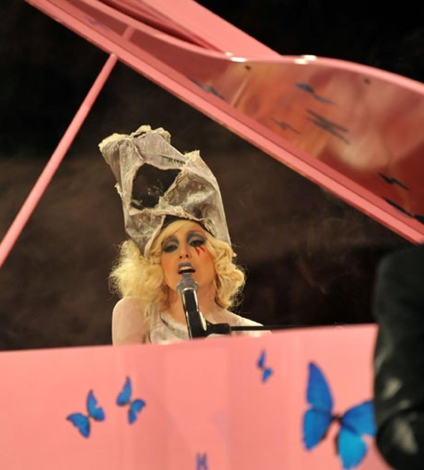 Lady GaGa performt während der Gala einen ihrer Hits