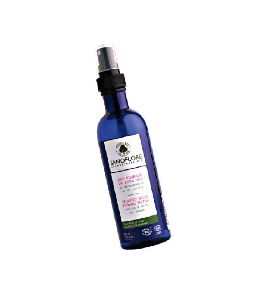 Für das Gesicht: Blütenwasser Eau Florale
aus Bio-Rosenblüten von Sano´flore, 200 ml ca. 11 Euro