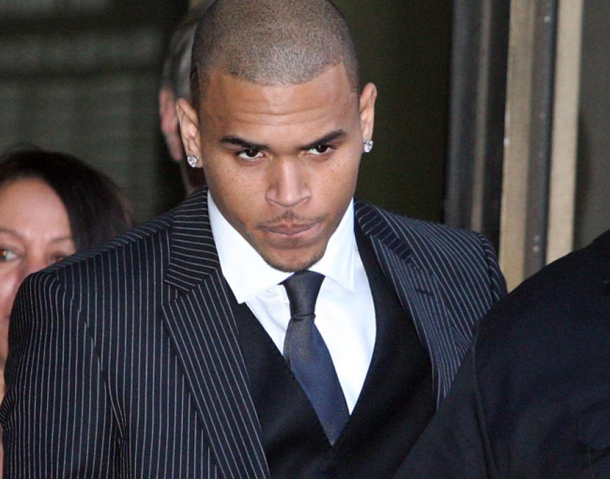 2009: Der Sänger muss sich vor Gericht verantworten. Er hatte im Februar des Jahres vor einer Vor-Grammy-Party seine damalige Freundin Rihanna krankenhausreif geschlagen