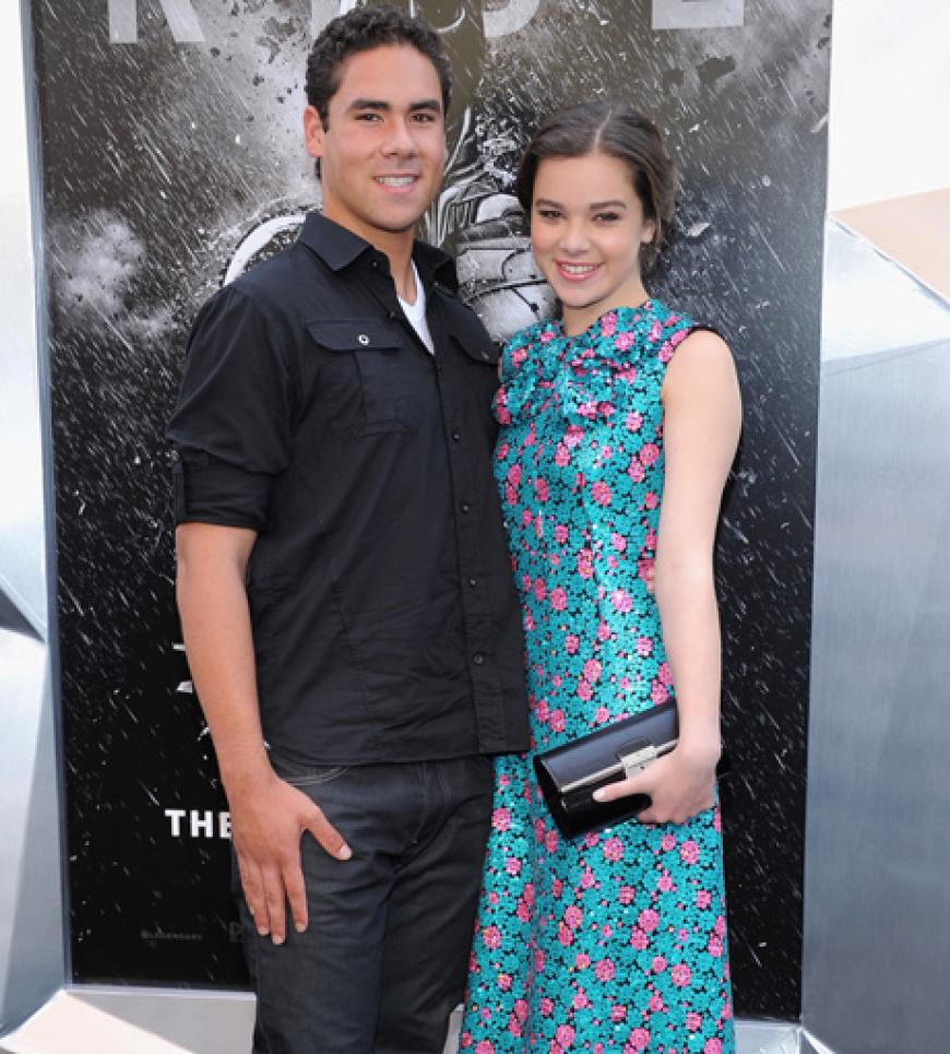 Hollywood-Star Hailee Steinfeld brachte zur Premiere ihren älteren Bruder Griffin Steinfeld mit