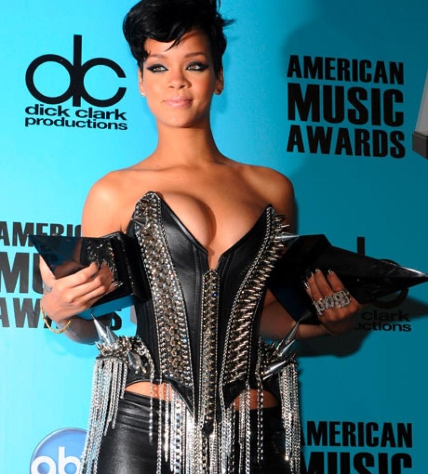 Gefährlich! Rihanna im Domina-Look
