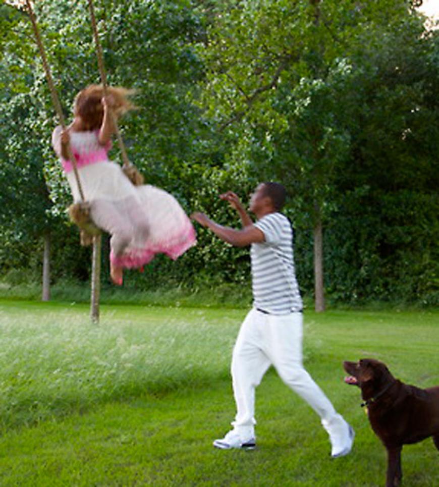Happy Family! Beyoncé Knowles und Ehemann Jay-Z mit Hund im Garten