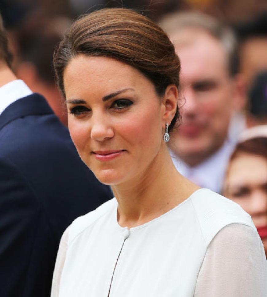 Kate Middleton ist 'not amused' über die Veröffentlichung über ihren Oben-Ohne-Auftritt... Kate Middleton ist 'not amused' über die Veröffentlichung über ihren Oben-Ohne-Auftritt...