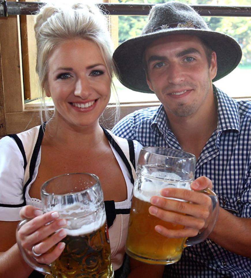 Philipp Lahm darf auf die Unterstützung seiner Frau Claudia bauen