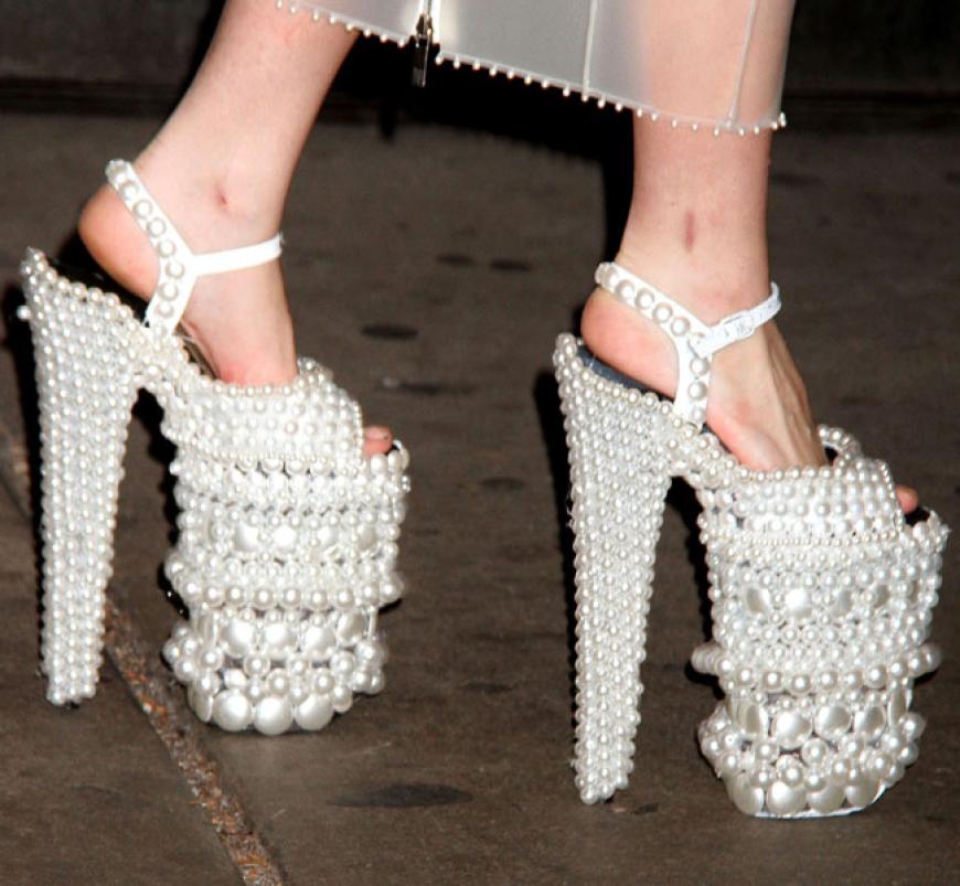 Auch ihre High-Heels zeugten von Geschmacksverirrung ...
