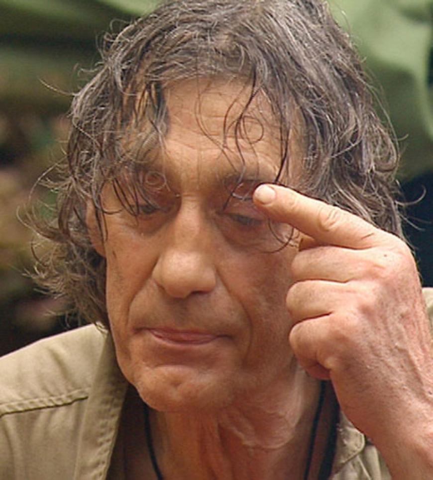 Winfried brüllt wie von der Tarantel gestochen los: âAua, Mensch bist du blöd! Pass doch auf!