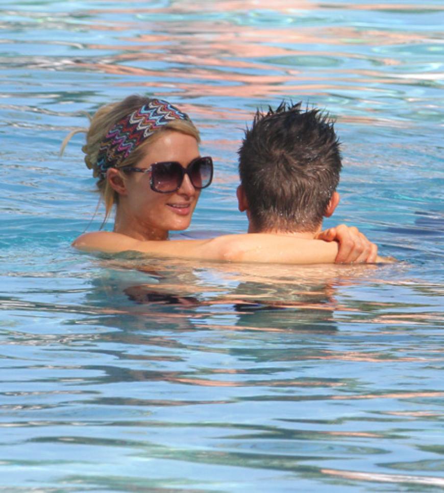 ... und dann wieder zurück in den Pool, die Zweisamkeit genießen