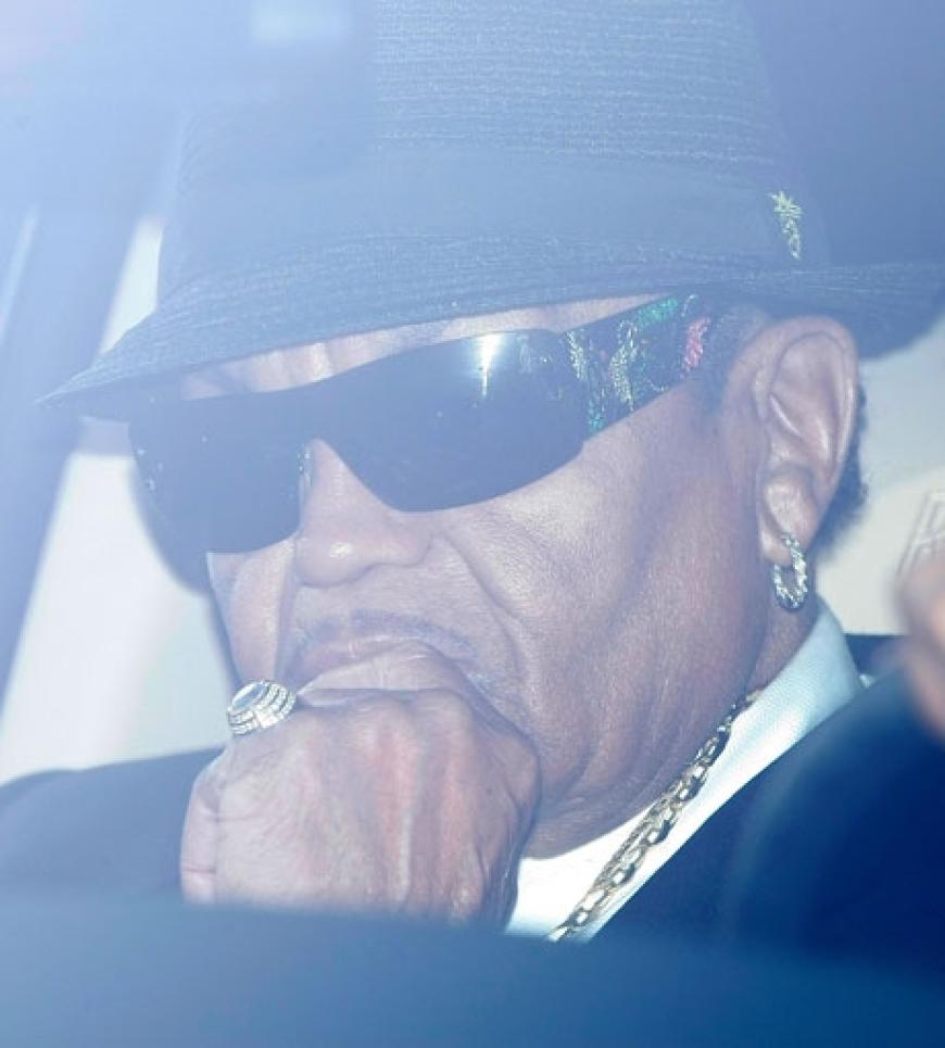 Das Oberhaupt der Familie Jackson: Joe Jackson erreicht die Trauerfeier für seinen Sohnes