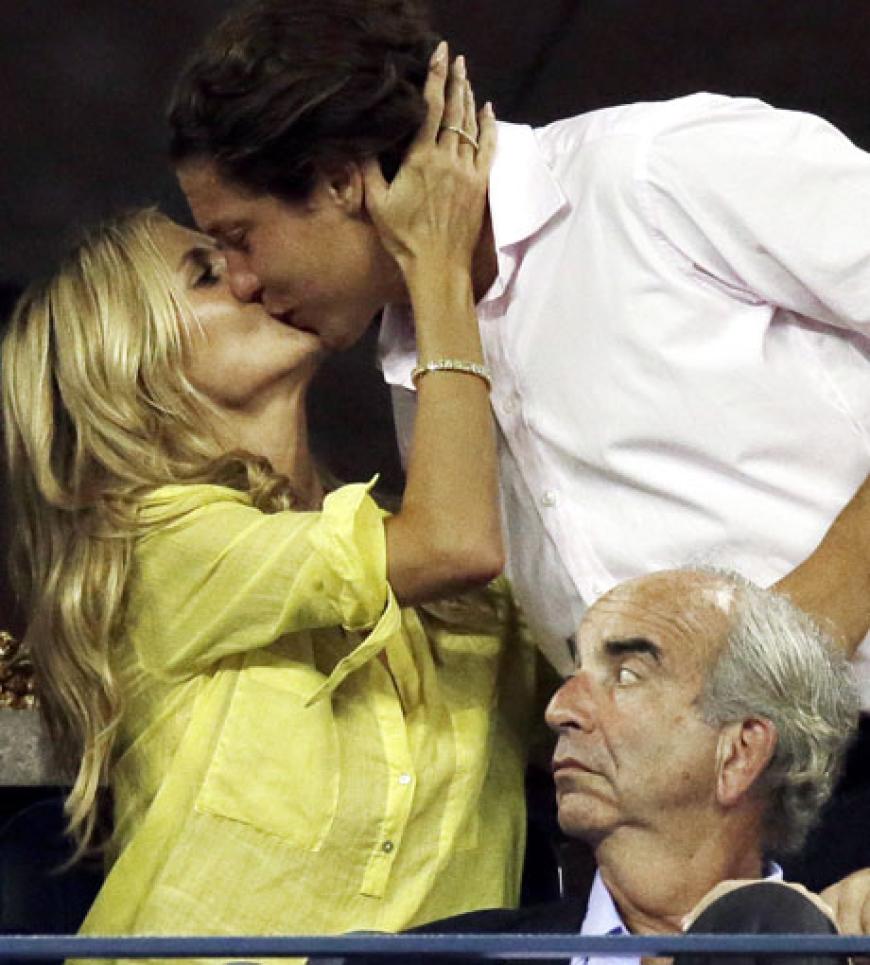 Irre Knutschshow bei den US Open. Eigentlich war Heidi Klum mit Lover Vito Schnabel zum Zusehen da, doch mit ihren Knutschattacken wurden sie zum Mittelpunkt des Geschehens